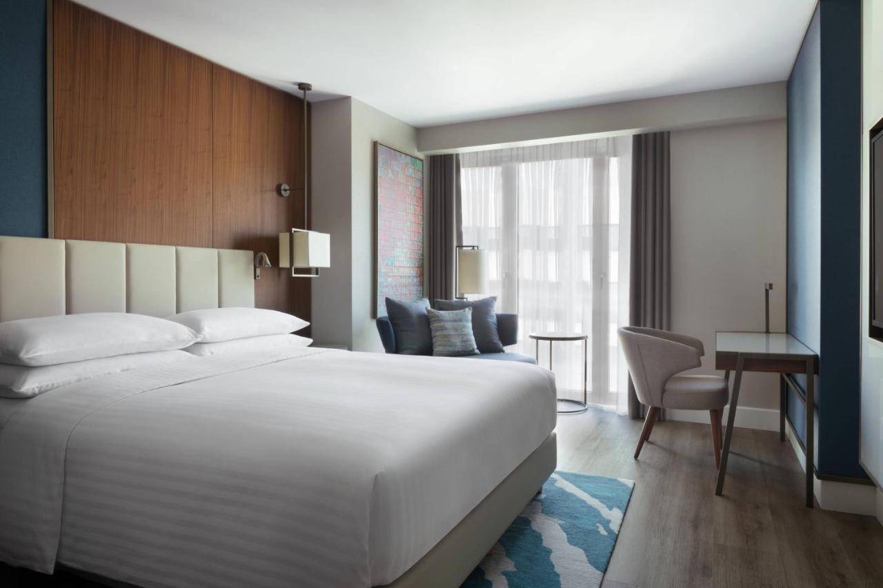 Izmir Marriott Hotel Exteriér fotografie A guest room at the hotel