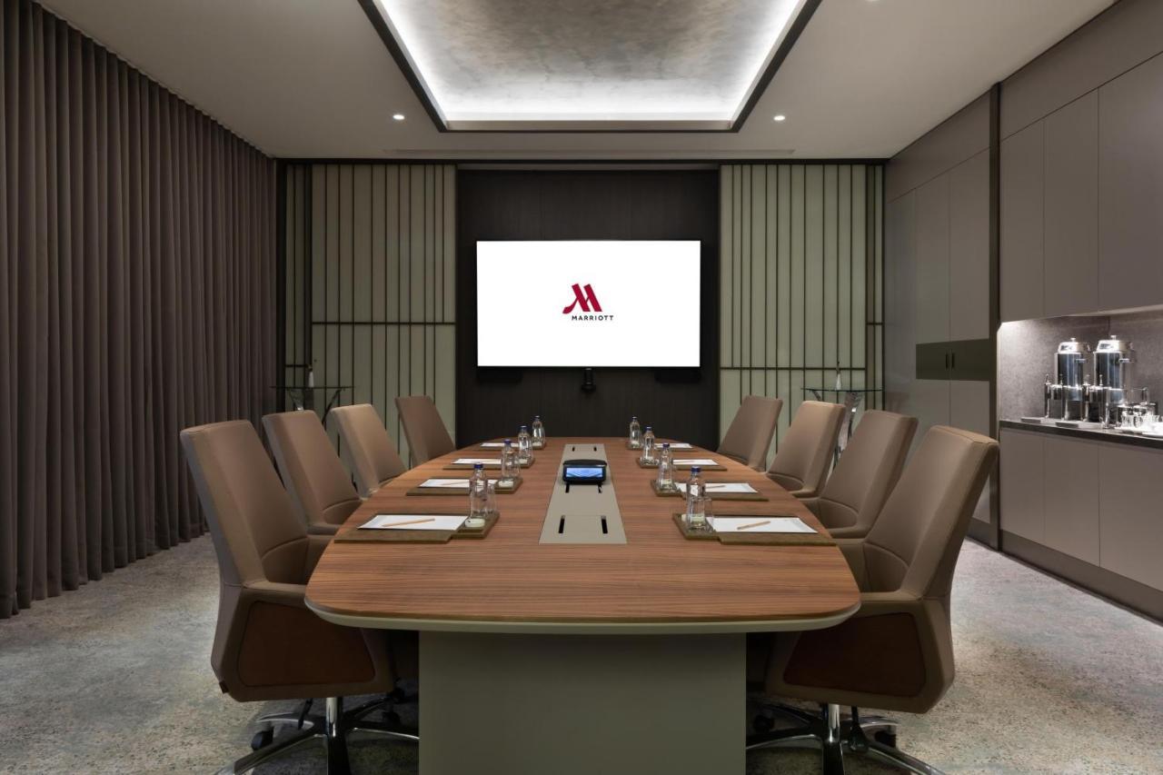 Izmir Marriott Hotel Exteriér fotografie A boardroom at a hotel