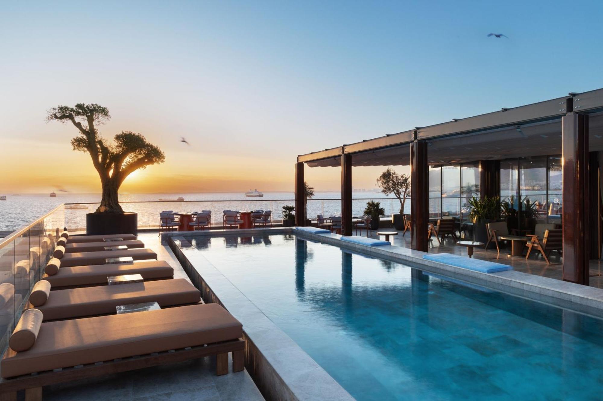 Izmir Marriott Hotel Exteriér fotografie The Sky Pool