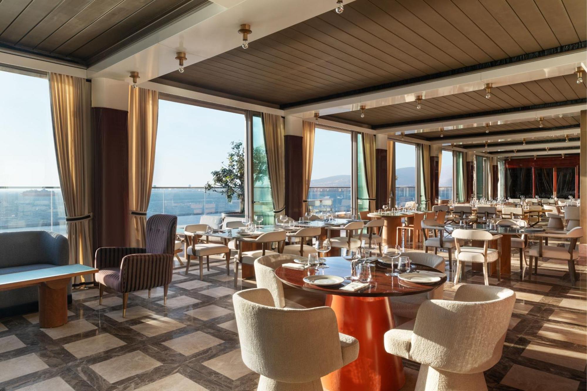 Izmir Marriott Hotel Exteriér fotografie The restaurant on board