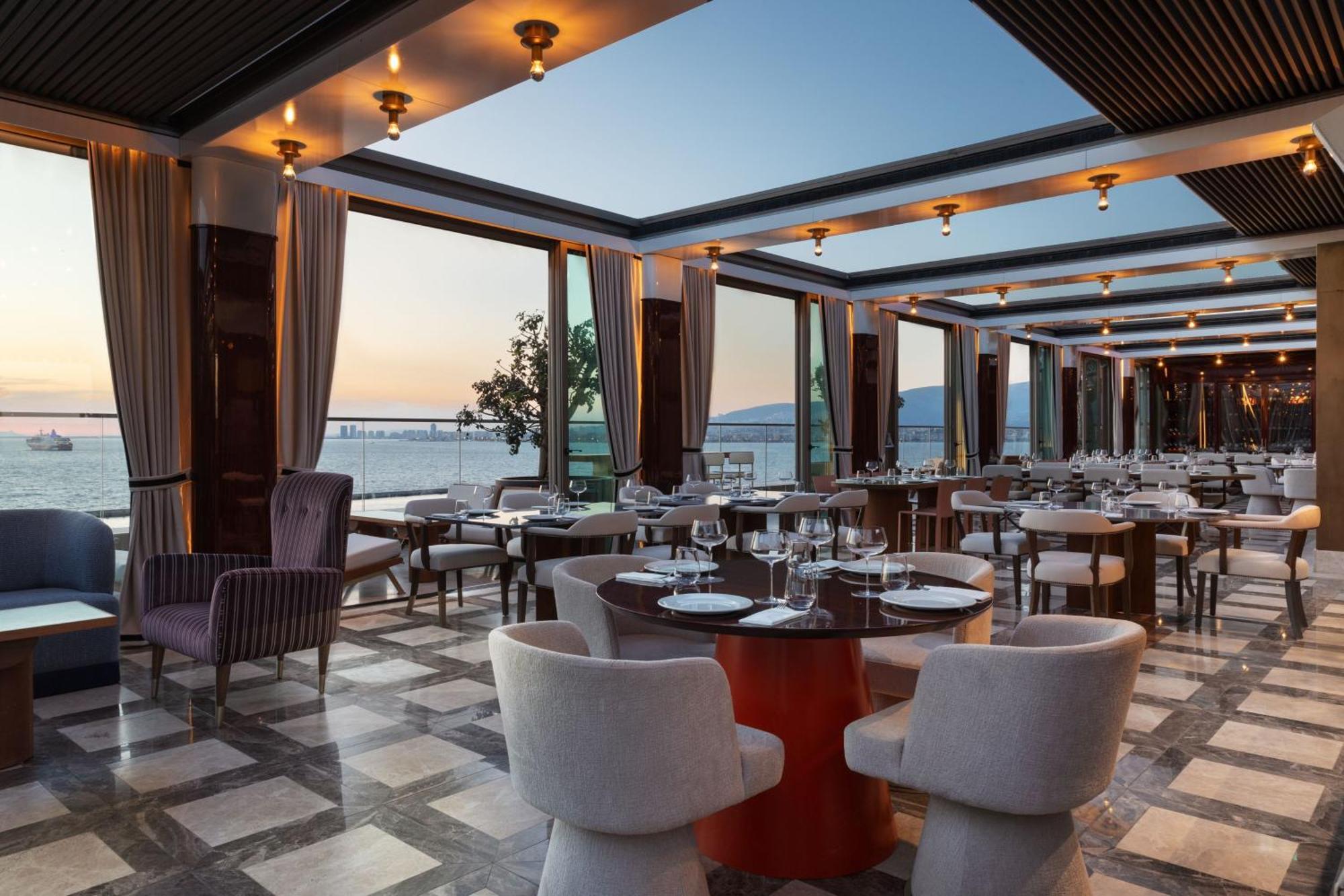 Izmir Marriott Hotel Exteriér fotografie The restaurant