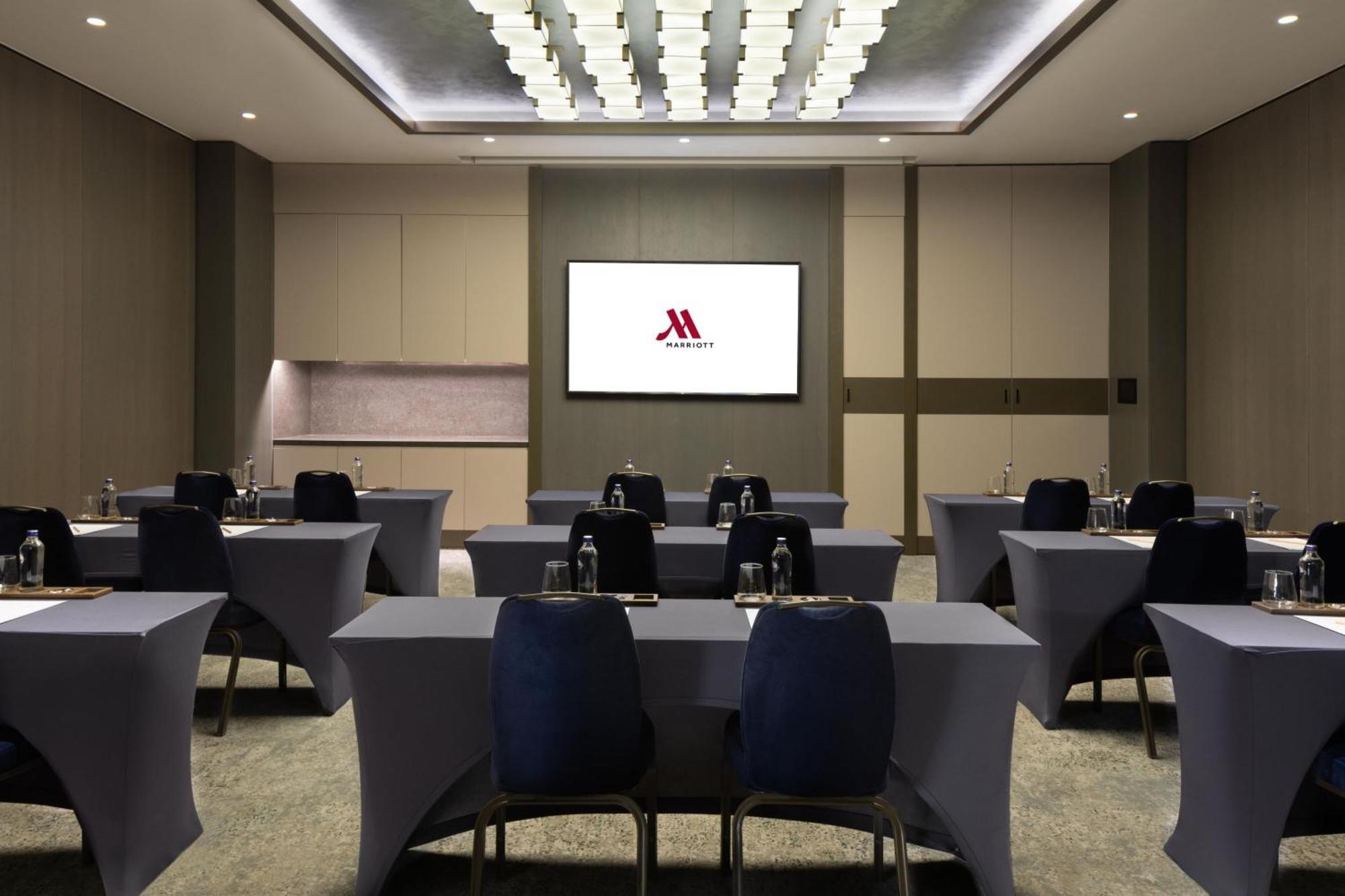 Izmir Marriott Hotel Exteriér fotografie A typical meeting room