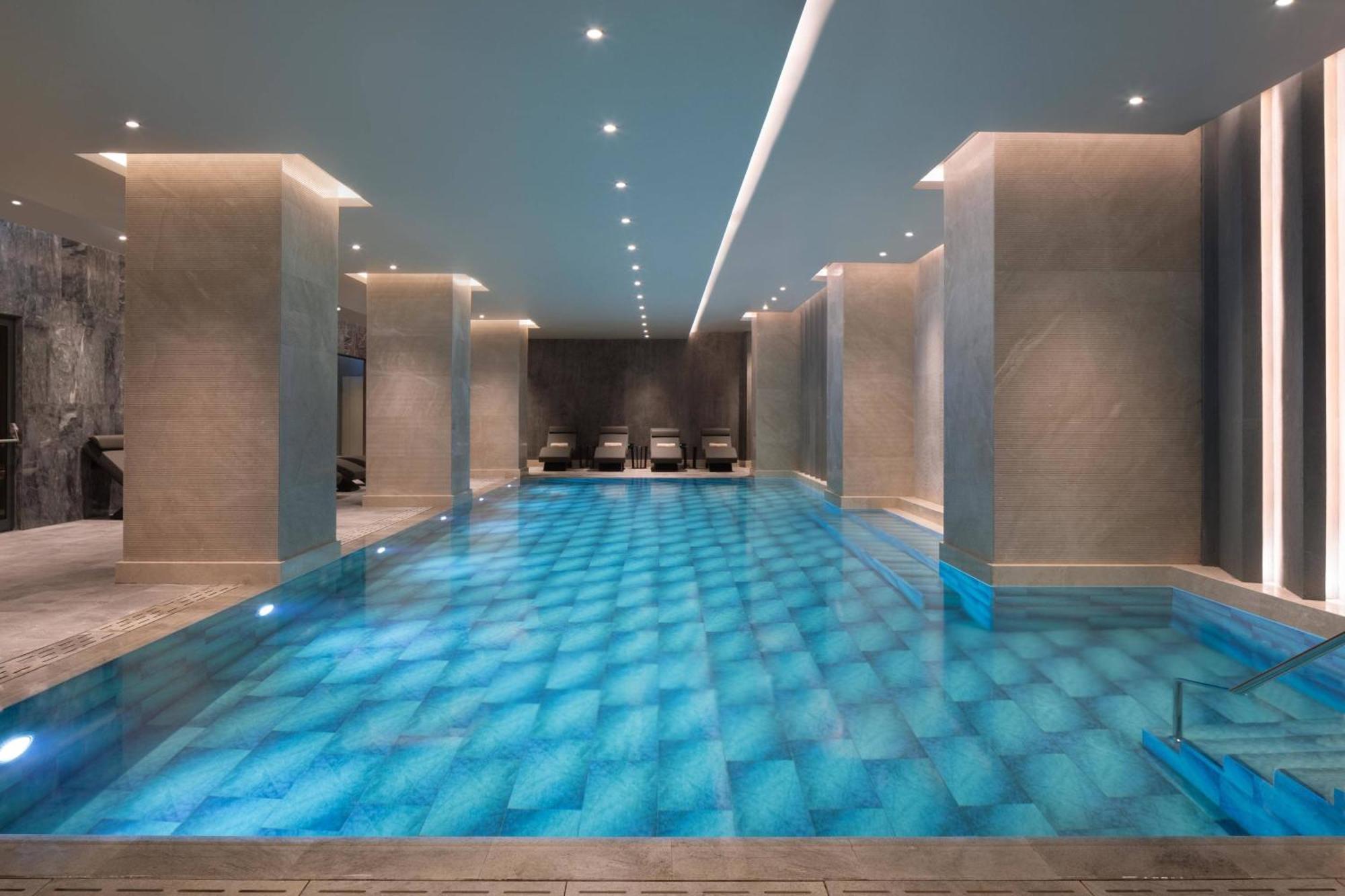 Izmir Marriott Hotel Exteriér fotografie The pool at The Spa at The Landmark